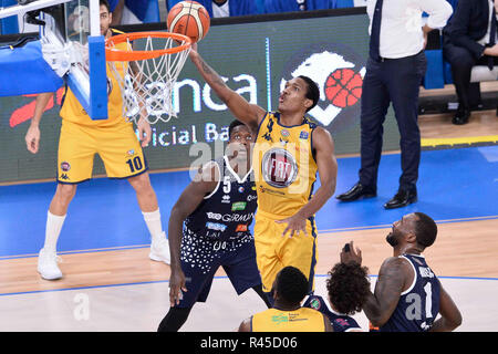 Foto Richard Morgano/LaPresse 25 Novembre 2018 Brescia, Italia Sport Warenkorb Serie A 2018/2019, Germanen Warenkorb Brescia vs Fiat Torino Nella Foto: CARR Tony Foto Richard Morgano/LaPresse November 25, 2018 Brescia, Italien Sport Warenkorb Serie A 2018/2019, Germanen Warenkorb Brescia Fiat Torino Im pic vs: CARR Tony Stockfoto