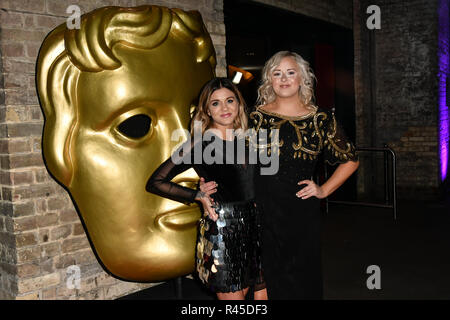Katie Thistleton und Lauren Layfield arrivers bei der BAFTA Awards 2018 Kinder im Ringlokschuppen am 25. November 2018, London, UK. Stockfoto