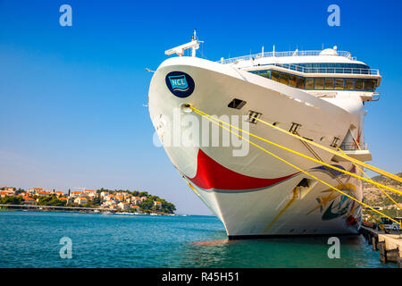 Dubrovnik, Kroatien - 20.10.2018: Kreuzfahrtschiff Norwegian Star ist in den Hafen von Dubrovnik, Kroatien Stockfoto