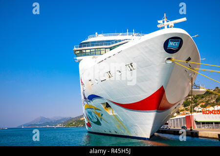 Dubrovnik, Kroatien - 20.10.2018: Kreuzfahrtschiff Norwegian Star ist in den Hafen von Dubrovnik, Kroatien Stockfoto