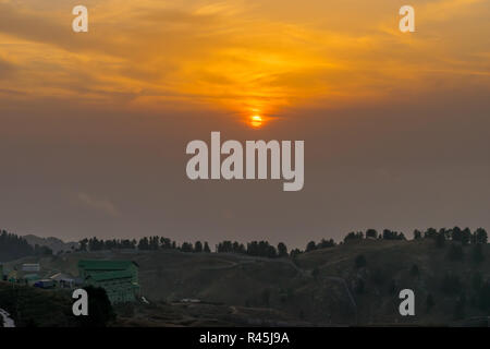 Dainkund - die singenden Hügel - ein Sonnenuntergang Himmel von der Spitze des Hügels Stockfoto