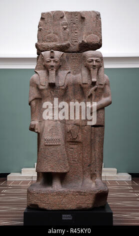 König Ramenesses II und dem Gott ptah. Tempel des Ptah von Memphis. Granit. c. 1290-1224 v. Chr.. Herrschaft von Ramenesses II. 19. Dynastie. Ägypten Stockfoto