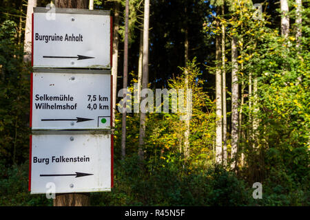 Wanderwegbeschilderung im Harz Stockfoto