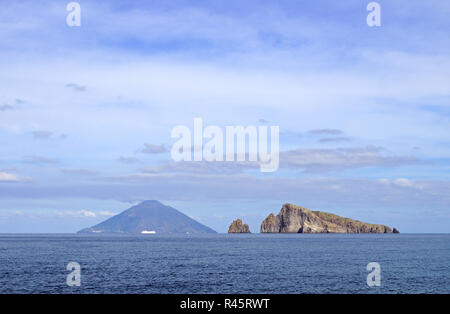 Äolische Inseln - Ansicht von Panarea, Stromboli Stockfoto