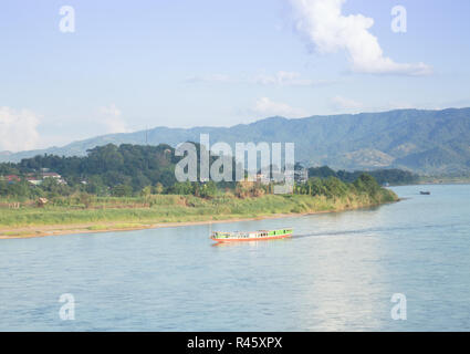 Versandkosten Lao Boot auf dem Mae Khong River Stockfoto