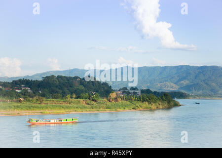 Versandkosten Lao Boot auf dem Mae Khong River Stockfoto