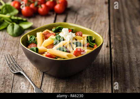 Tomaten und Speck Nudeln Stockfoto