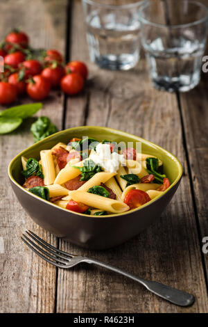 Tomaten und Speck Nudeln Stockfoto