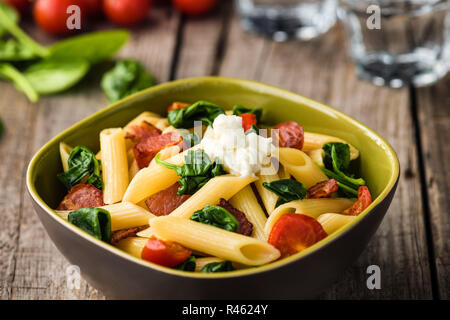 Tomaten und Speck Nudeln Stockfoto