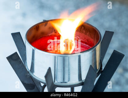 Kann leichte Brennen in Metall Stockfoto