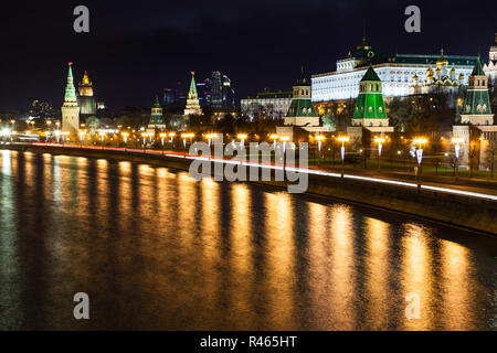 Nacht Stadtbild mit Kreml in Moskau Stockfoto