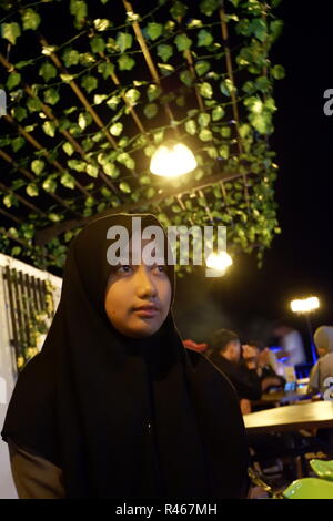 Indonesische muslimische Frau mit schwarzen Hijab Stockfoto