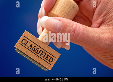 Klassifiziert - Stempel mit weiblichen Hand Stockfoto