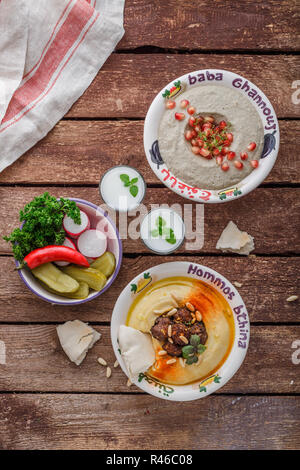 Hausgemachte Hummus und babaganoush, Ansicht von oben flach Stockfoto