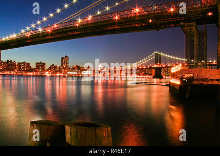 Unter Brooklyn Bridge Stockfoto