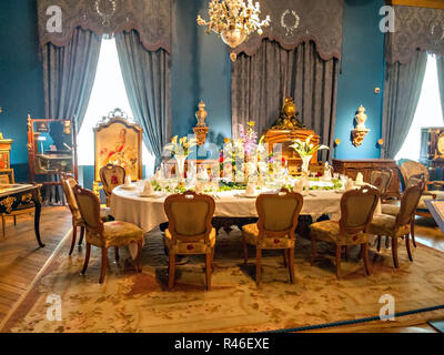 Regency Periode Esszimmer Tisch für das Abendessen im Bowes Museum am Barnard Castle County Durham England Grossbritannien Stockfoto