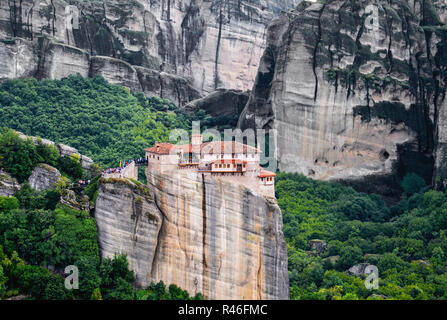 Meteora, Griechenland. Die einzigartige geologische Phänomen der Landschaft mit gewaltigen senkrechten Felsen. Wunder der Natur. Stockfoto