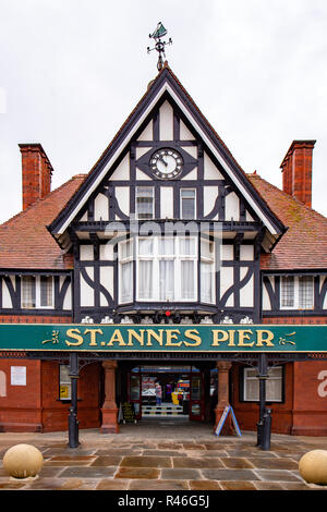 Eingang St Annes Pier in Lytham St Annes Lancashire, Großbritannien Stockfoto