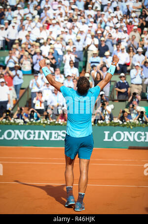 Spanischer Tennisspieler Rafael Nadal feiert Sieg bei den French Open 2018, Paris, Frankreich Stockfoto