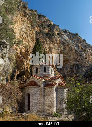 Santa Eleousa Kirche in die Landschaft der westlichen Griechenland. Typische byzantinischen religiösen Architektur. Ein sehr schöner Ort zu besuchen. Stockfoto