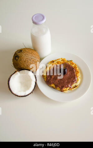 Cherry coconut pancakes Stockfoto