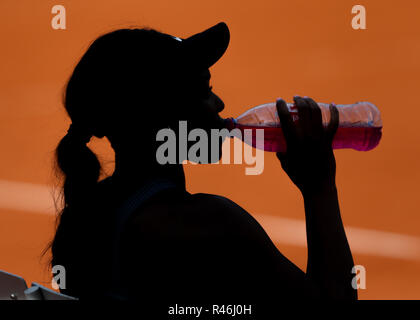 Amerikanische Tennisspieler Sloane Stephens das Trinken aus der Flasche bei den French Open 2018, Paris, Frankreich Stockfoto