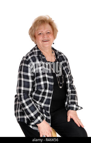 Ältere Frau sitzt auf der Stuhl. Stockfoto