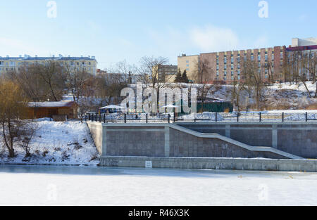 Februar 7, 2018 Orjol, Russland Fluss Oka unter dem Eis in Orel Stockfoto