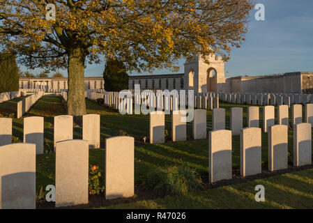 Tyne Cot britischen Soldatenfriedhof und Denkmal für die fehlt in der Nähe von Ypern Stockfoto