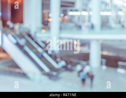 Blur Bild von Fahrtreppen im modernen Einkaufszentrum Stockfoto