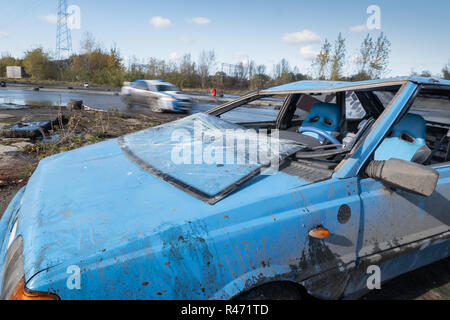 Drift Auto nach Überschlag während Amateur Racing Veranstaltung in Warschau, Polen Stockfoto