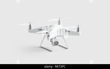 Leere weiße quadcopter Mock up, stand isoliert, 3D-Rendering. Leere Luft drone Mockup, Seitenansicht. Deaktivieren Sie die drahtlose Hubschrauber für das Schießen oder shadowing Vorlage. Technik Spielzeug mit Luftschraube. Stockfoto