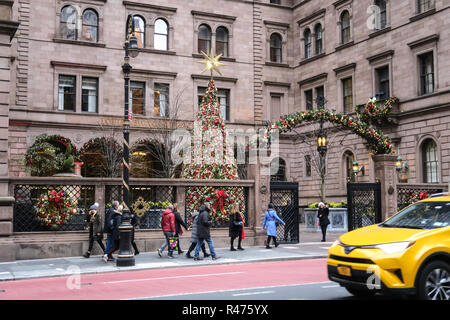 Hofeinfahrt im Lotte New York Palace Hotel, Ferienzeit in New York City Stockfoto