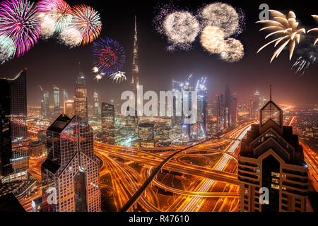 Erstaunliche neue Jahr Feuerwerk in Dubai, VAE Stockfoto