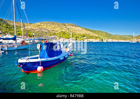 Bunte Meer auf der Insel Vis Stockfoto