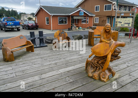 Hafen von Old Bandon Dock mit Holzkunst, Oregon, USA. Stockfoto