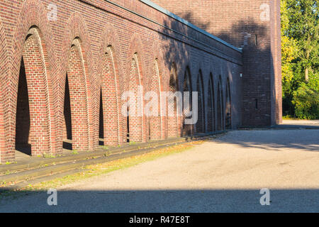 Gebäude mit Bögen aus Backstein Stockfoto