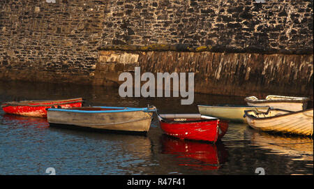 Am frühen Morgen Licht in der schönen Fischereihafen von Mevaissey Cornwall in Cornwall. Stockfoto