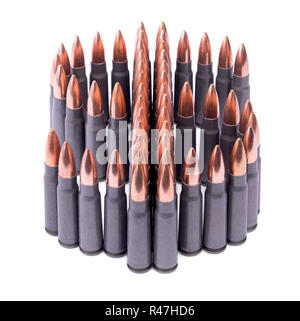 Symbol des US-Dollars aus Munition auf weißem Hintergrund. Stockfoto