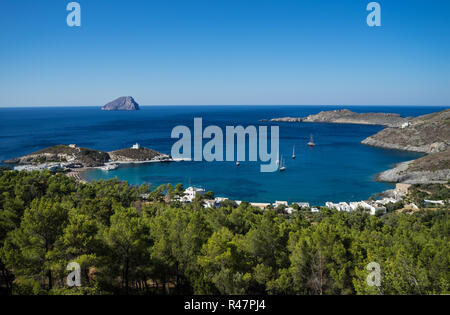 Das malerische Dorf Kapsali in Kythira Island, Griechenland, von oben gesehen. Stockfoto