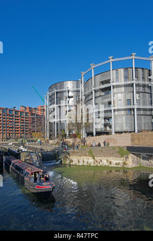 St. Pancras lock mit konvertierten Luxury Apartments vom viktorianischen Gasspeicher Kings Cross London England Stockfoto