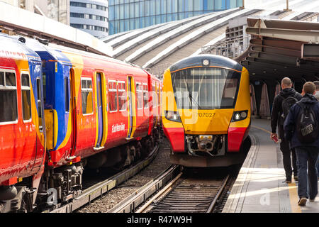 Zug, Bahnhof London Waterloo, Waterloo, London Borough von Lambeth, Greater London, England, Vereinigtes Königreich Stockfoto