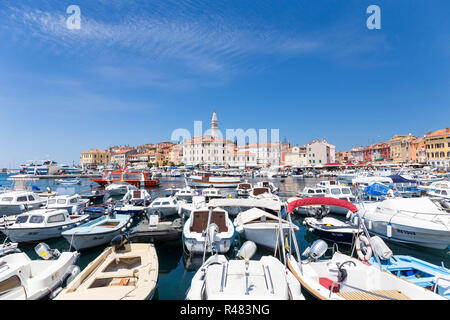 Boote in Rovinj, Kroatien Stockfoto