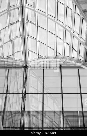 Abstrakte Sicht von Glas und Metall Stockfoto