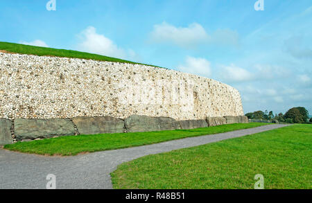 Detail von Newgrange im Boyne Valley ist eine 5000 Jahre alte Passage Tomb. Co. Meath, Irland Stockfoto