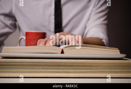 Bücher auf mobilen Geräten Stockfoto