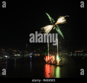 Feuerwerk am Himmel in Pattaya, Thailand Stockfoto