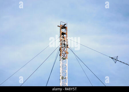 Antenne Plattformen für die Übertragung von Funkwellen Stockfoto