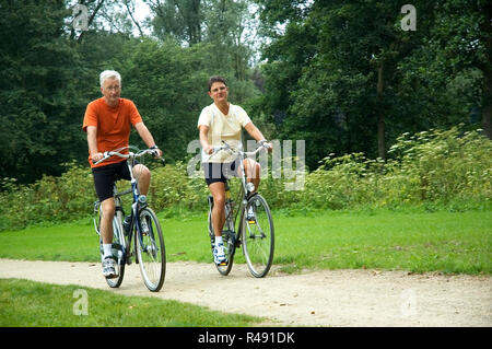 Radtouren Senior Paar Stockfoto