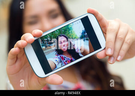 Ziemlich Schüler Mädchen eine selfie. Stockfoto